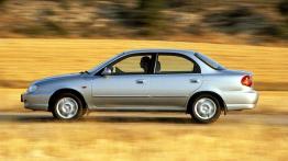 Kia Sephia II - lewy bok