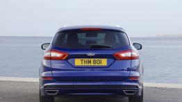 Ford Mondeo V Kombi - widok z tyłu