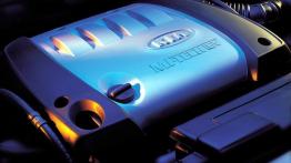 Kia Sephia II - pokrywa silnika otwarta