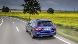 Mercedes klasy C 250 (2014) kombi - widok z tyłu