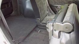 Honda CR-V II - tylna kanapa złożona, widok z boku