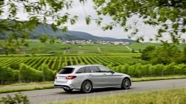 Mercedes klasy C 250 (2014) kombi - widok z tyłu