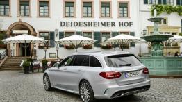 Mercedes klasy C 250 (2014) kombi - widok z tyłu