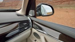 BMW X5 III (2014) xDrive50i - drzwi pasażera od wewnątrz