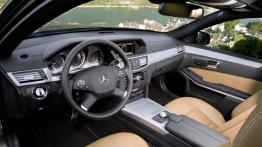 Mercedes E 500 W212 kombi - pełny panel przedni