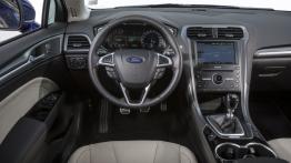 Ford Mondeo V Kombi - kokpit