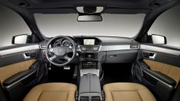 Mercedes E 500 W212 kombi - pełny panel przedni