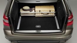 Mercedes E 500 W212 kombi - bagażnik, akcesoria