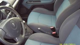 Renault Clio II Hatchback - galeria społeczności - widok ogólny wnętrza z przodu