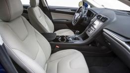 Ford Mondeo V Kombi - widok ogólny wnętrza z przodu