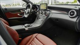 Mercedes klasy C 250 (2014) kombi - widok ogólny wnętrza z przodu