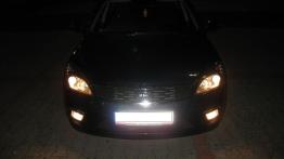 Kia cee´d Hatchback 5d Facelifting - galeria społeczności - przód - reflektory włączone