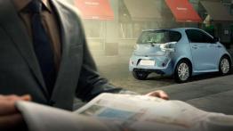 Łabędziątko ze znakiem Aston Martin