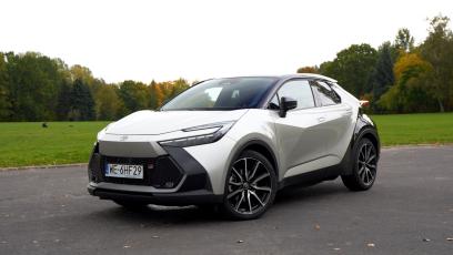 Toyota C-HR 1.8 Hybrid vs Dacia Duster 1.8 Full Hybrid. Porównanie spalania, kosztów i opinii