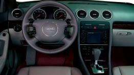 Audi A4 B6 Cabrio - kokpit