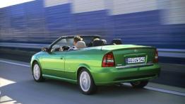 Opel Astra Cabrio - widok z tyłu