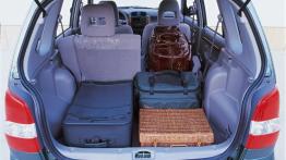 Mazda Demio - tylna kanapa złożona, widok z bagażnika