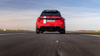 Historia napisana na nowo. MINI wskrzesza rajdowe barwy z 1965 roku w Victory Edition