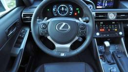 Lexus IS 300h F-Sport - miłość od drugiego wejrzenia