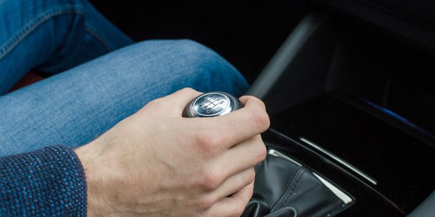 Olej w skrzyni biegów – jak często należy go zmieniać?