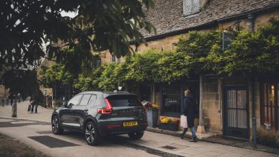 Volvo XC40 B4 vs BMW X1 20i – który kompaktowy SUV premium daje więcej za te same pieniądze?