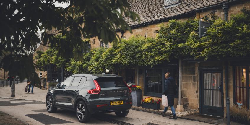 Volvo XC40 B4 vs BMW X1 20i – który kompaktowy SUV premium daje więcej za te same pieniądze?