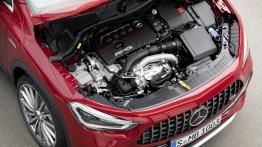 Mercedes-AMG GLA 35 4MATIC - silnik - widok z góry