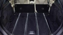 Mercedes CLS 500 Shooting Brake 4MATIC - tylna kanapa złożona, widok z bagażnika