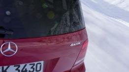 Mercedes GLK 350 4MATIC - tył - inne ujęcie