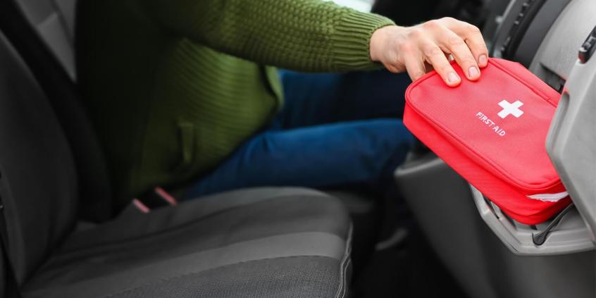 Apteczka w każdym nowym aucie od 2027 roku? Zmiana nie obejmie wszystkich