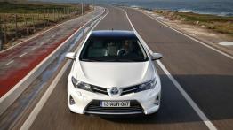 Toyota Auris II Hatchback 5d Hybrid - widok z przodu