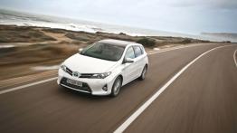 Toyota Auris II Hatchback 5d Hybrid - widok z przodu