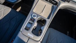 Chery Tiggo 8 Super Hybrid - tunel ¶rodkowy miêdzy fotelami