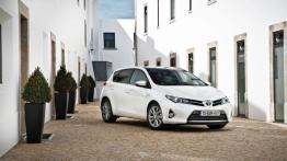 Toyota Auris II Hatchback 5d Hybrid - widok z przodu