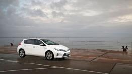 Toyota Auris II Hatchback 5d Hybrid - prawy bok