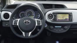 Toyota Yaris III Hybrid - kokpit