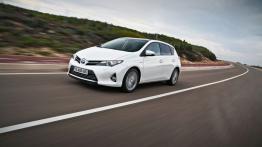 Toyota Auris II Hatchback 5d Hybrid - lewy bok