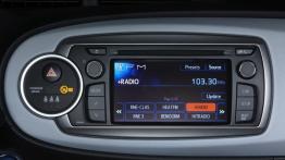 Toyota Yaris III Hybrid - radio/cd/panel lcd