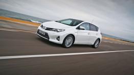 Toyota Auris II Hatchback 5d Hybrid - lewy bok