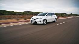 Toyota Auris II Hatchback 5d Hybrid - lewy bok