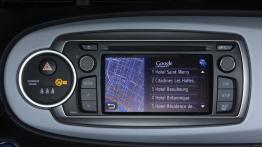 Toyota Yaris III Hybrid - radio/cd/panel lcd