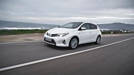 Toyota Auris II Hatchback 5d Hybrid - lewy bok