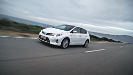 Toyota Auris II Hatchback 5d Hybrid - lewy bok