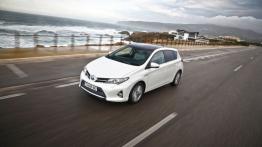 Toyota Auris II Hatchback 5d Hybrid - lewy bok