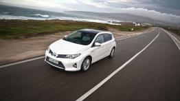 Toyota Auris II Hatchback 5d Hybrid - lewy bok