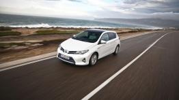 Toyota Auris II Hatchback 5d Hybrid - lewy bok