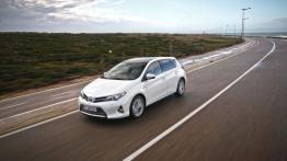 Toyota Auris II Hatchback 5d Hybrid - lewy bok