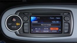 Toyota Yaris III Hybrid - radio/cd/panel lcd