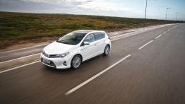 Toyota Auris II Hatchback 5d Hybrid - lewy bok