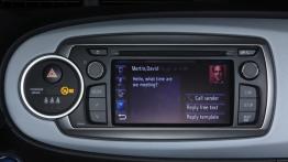 Toyota Yaris III Hybrid - radio/cd/panel lcd